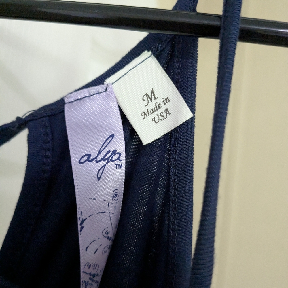 🏔️ Floral Embroidered Alya Navy Dress - Picture 4 of 5